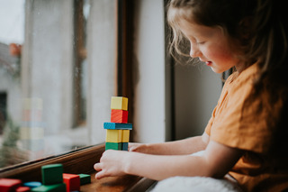navegar entre as opções de LEGO, Mega Bloks e Xalingo