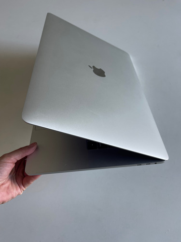 Macbook Pró De 15.4 I7 + 16 Gb Ram + Ssd 512 A1707 Cinza (Usado)