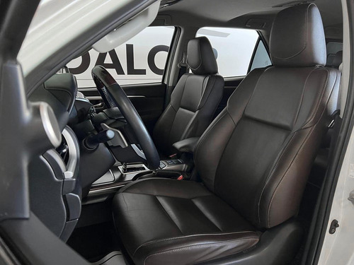 Toyota Hilux SW4 2.8 SRX 4X4 7 LUGARES 16V TURBO INTERCOOLER DIESEL 4P AUTOMÁTICO