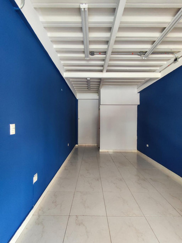 Edificio En Venta En Zona Industrial. Cod V28070