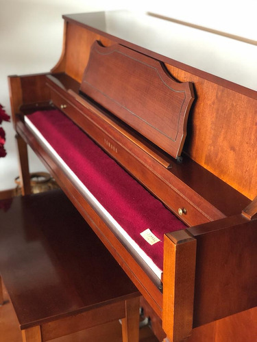 Piano De Pared, Marca Yamaha, Condición Impecable. (Usado)